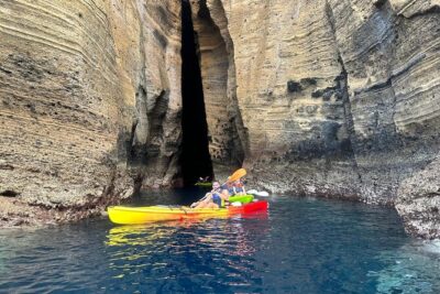 2h Guided Kayak Vila Franca do Campo Coastal and Islet Caves - Paddling around the islet: what you’ll see near the golas caves