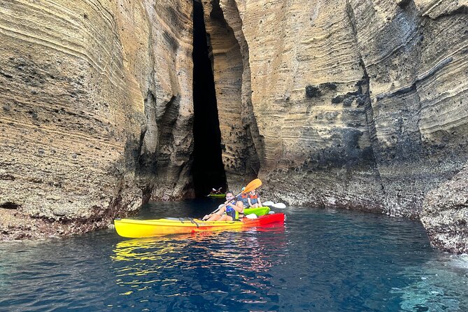 2h Guided Kayak Vila Franca do Campo Coastal and Islet Caves - Paddling around the islet: what you’ll see near the golas caves