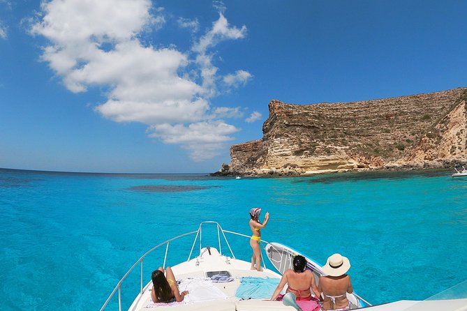 7 hours Boat trip to Lampedusa lunch, SUP and Snorkeling - The day’s rhythm: lunch plus SUP and snorkeling, then swim stops