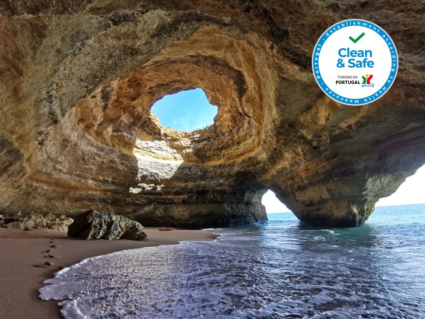 Algarve: Benagil Sea Cave Sunrise or Sunset Kayak Experience - Getting there: parking, the meeting point, and first 10 minutes