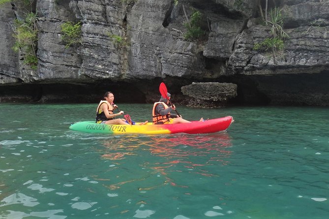 Angthong National Marine Park by Speed Boat from Koh Samui (Snorkeling&Kayaking) - Thai buffet lunch on the beach: the break that keeps the day on track