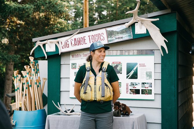 Banff National Park Big Canoe Tour - Light refreshment at the end: a small finish that helps