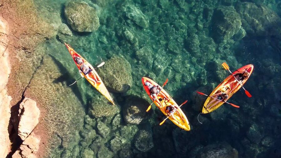 Barcelona: Costa Brava Kayak, Snorkel & Cliff Jump & Lunch - Platja de Sant Pol lunch break: the beach sandwich recharge