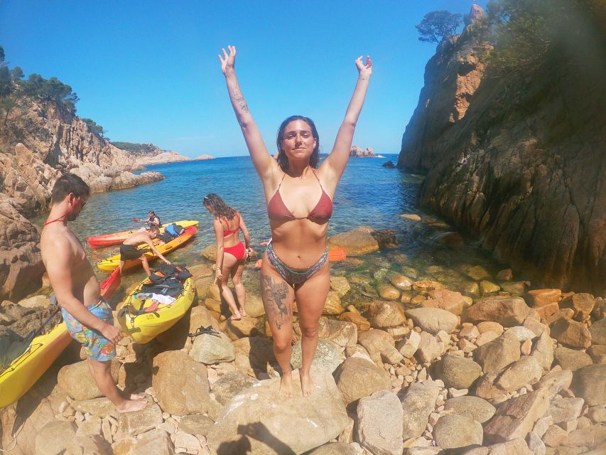 Barcelona: Costa Brava Kayaking & Snorkeling Tour with Lunch - Guides, photos, and the vibe: why it feels fun even when it’s active