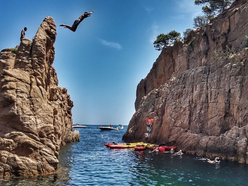 Barcelona: Costa Brava Tour with Kayak & Lagoon Snorkeling - Beach gear-up at Sant Pol (and the part people forget)
