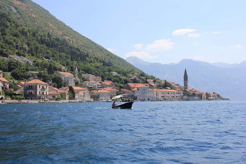 Bay of Kotor: 2-Hour Stand Up Paddle Board Tour - Paddling the Coast: What the 6 km Route Feels Like
