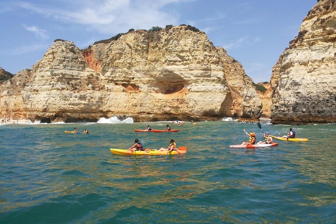 Benagil caves's kayak tour - Stop 2: Algar de Benagil and the feel of kayaking through rock