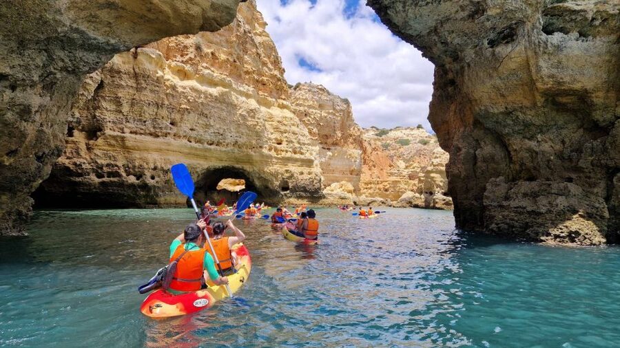 Benagil: Sunrise kayak tour Benagil caves and secret spots - Getting started at O Litoral (and how the gear keeps you comfortable)