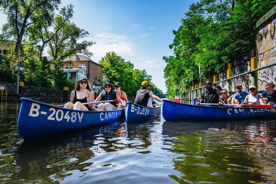 Berlin: Guided Tour by Canoe - From Flea-Market Shores to Wagenburg Lohmühle: What the Banks Reveal