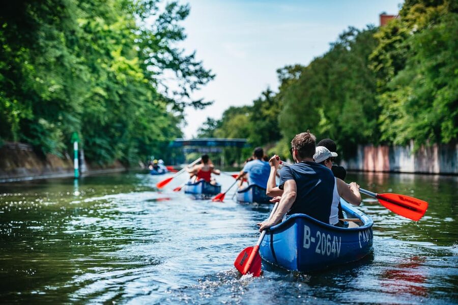 Berlin: Guided Tour by Canoe - Gear, Comfort, and Rain-or-Shine Reality