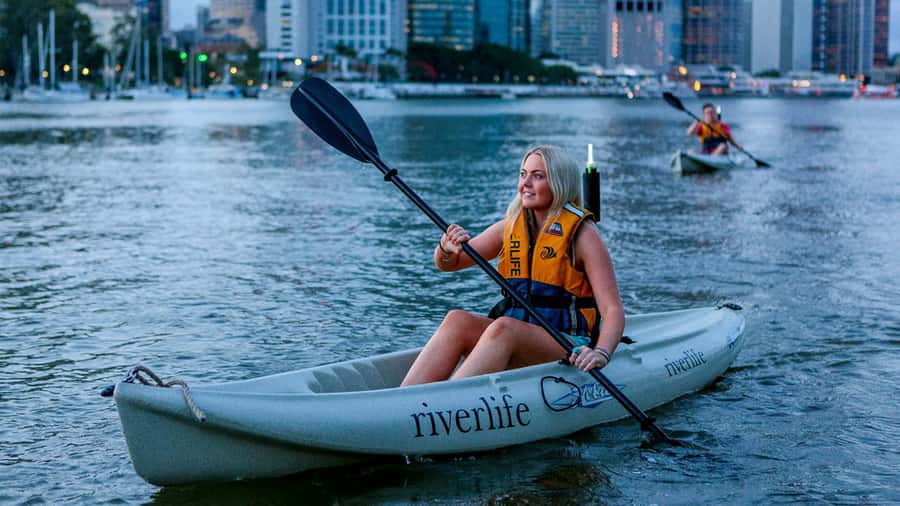 Brisbane: Illuminated River Night Kayak Tour - Why Kayaking Brisbane at Night Feels Like City Sightseeing With Gravity