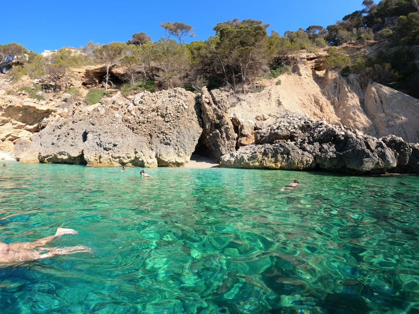 Cala Ratjada: SUP SAFARI TOUR 2H - Family-friendly coaching with a relaxed, friendly guide vibe