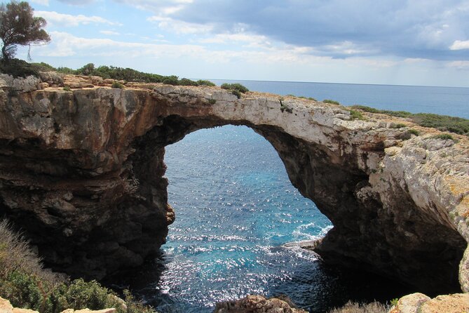 Cala Varques: Guided kayak Sea caves expedition & snorkeling - Small group vibe: chatting, guidance, and less waiting