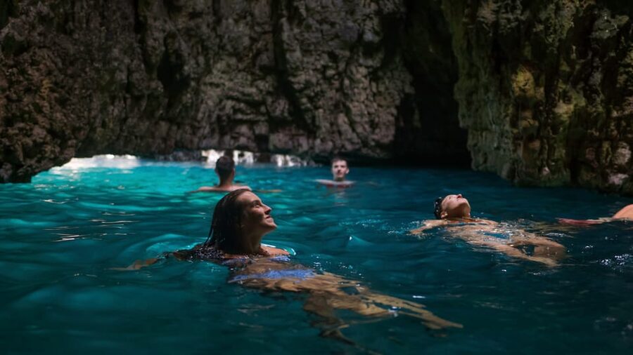 Cape Kamenjak: Kayak Tour with Cave Experience - The 3.5-hour flow: from camp briefing to first cliff views
