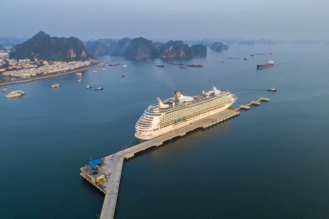 Carnival Cruise: Halong Luxury Cruise Day Trip -Swim, Kayak, Cave - The guide and crew vibe: what makes the day feel smooth