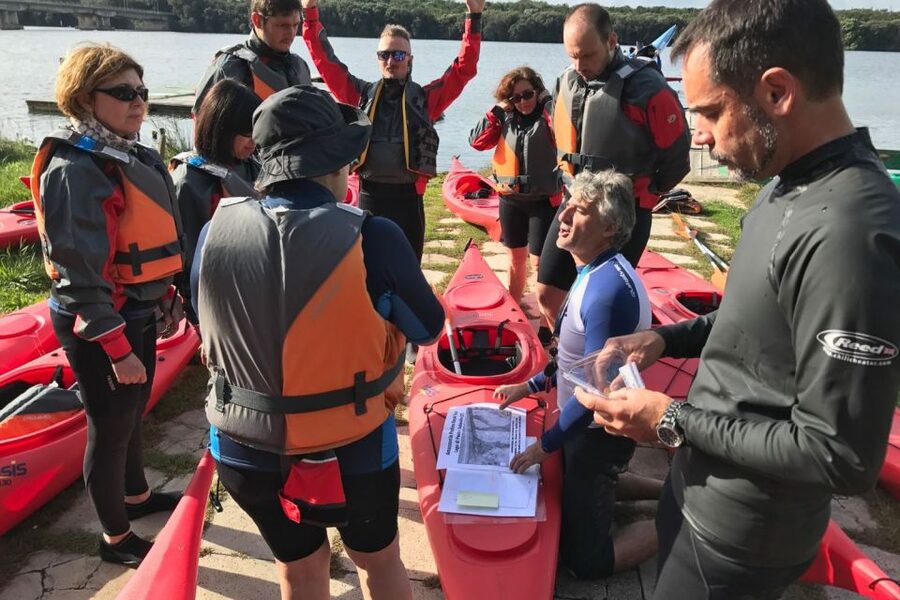 Castel Gandolfo: Kayak Food and Wine Tour - Why a Castel Gandolfo Kayak Food and Wine Tour Feels Like a Different Rome