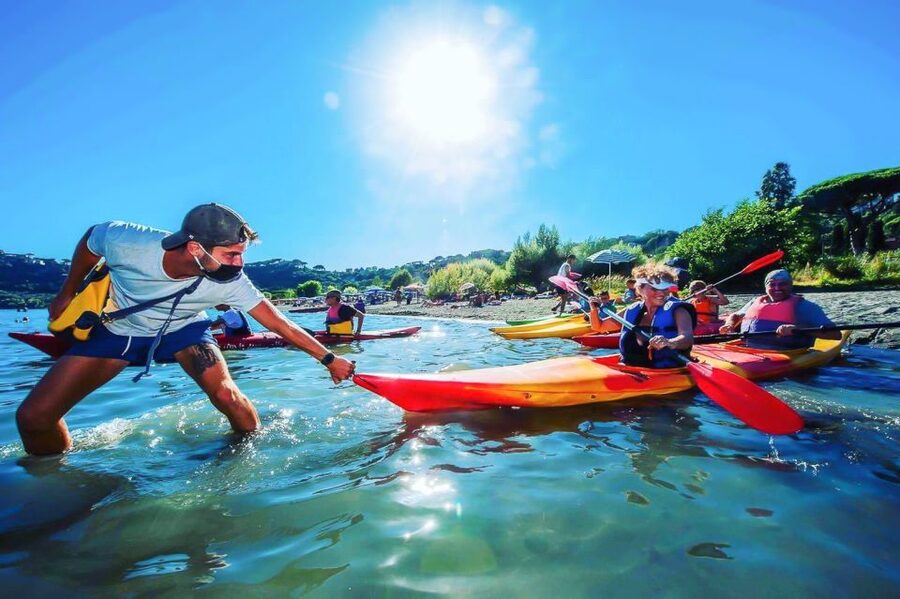 Castel Gandolfo: Kayak Food and Wine Tour - Lake Albano Launch: Your First Break at the Millstones Village