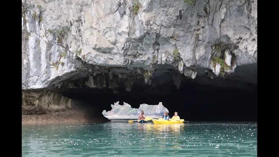 Cat Ba: Lan Ha & Ha Long Bay Kayak & Snorkel Boat Tour - Lan Ha Bay Cruise: Where the Limestone Feels Close
