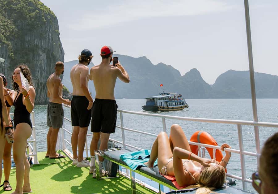 Cat Ba: Lan Ha & Ha Long Bay Kayak & Snorkel Boat Tour - Lunch on the Boat: A Real Meal, Not a Token Bite