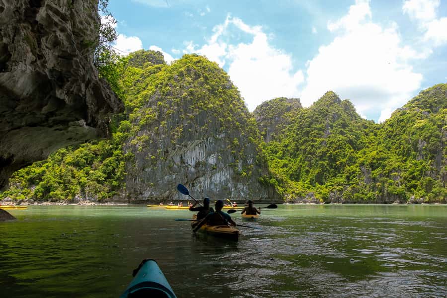 Cat Ba: Lan Ha & Ha Long Bay Kayak & Snorkel Boat Tour - Ba Trai Dao Beach: Quiet Break, Big Reward