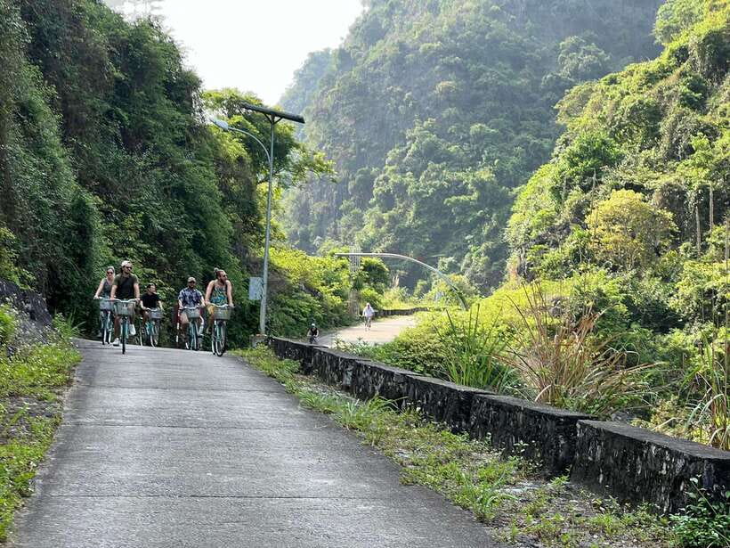 Cat Ba: Lan Ha, HaLong bay full day- biking, kayaking, lunch - Lunch onboard: food, sea air, and a real reset