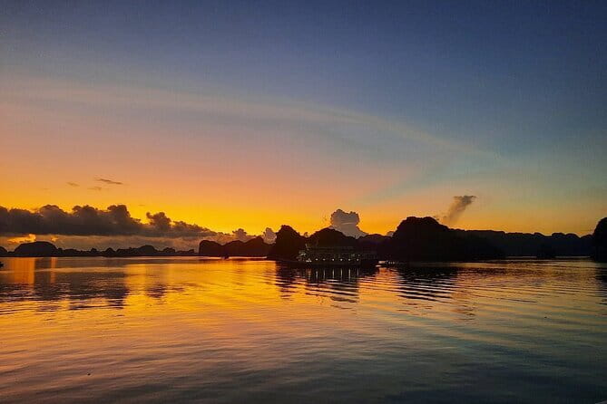 Cat Ba: Sunset & Bioluminescent Kayaking on Lan Ha Bay - Bioluminescent Kayaking: How to Get the Best View of the Glow