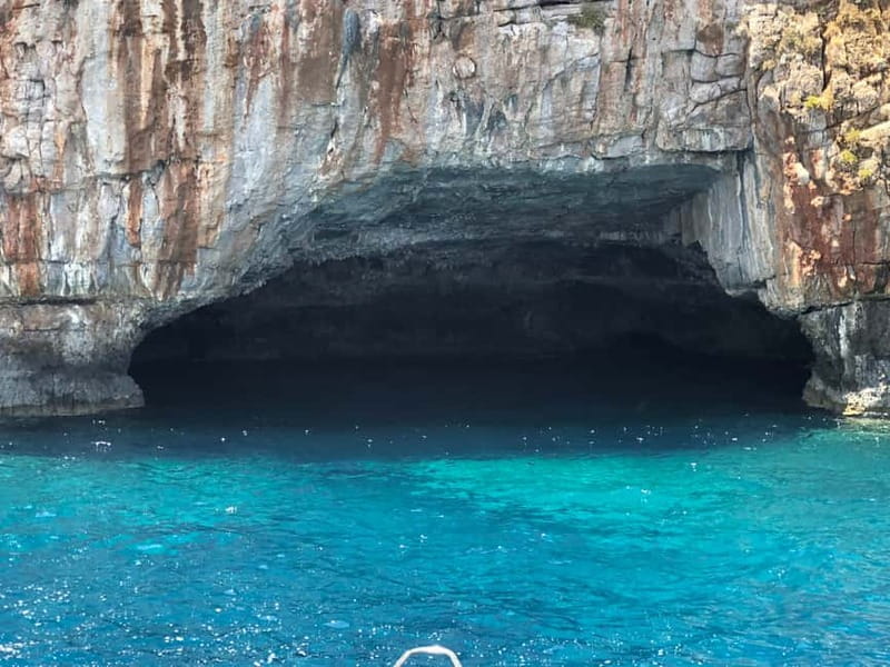 Chania: Private Cruise with Sup Food & Unlimited Drinks - Boat setup and who runs your day