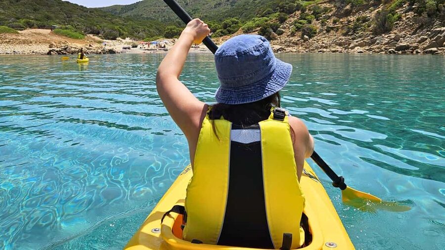 Chia: kayak tour to Tuerredda with snorkeling - Ferraglione natural pools and sea urchins: how to watch without messing it up