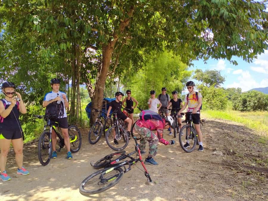 Chiang Mai: 25km Leisure Mountain Biking & Jungle Kayaking - Plantation lunch near the water: food that resets the day