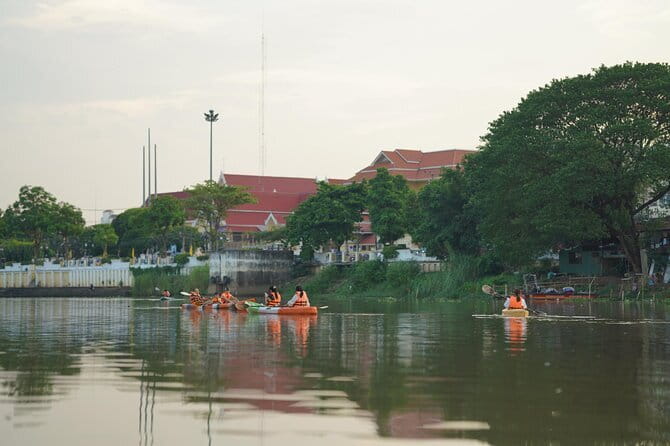 Chiang Mai:Explore kayaking through Mae Ping River on sunset - Warorot market (Kad Luang): a worthwhile stop, not just a drive-by