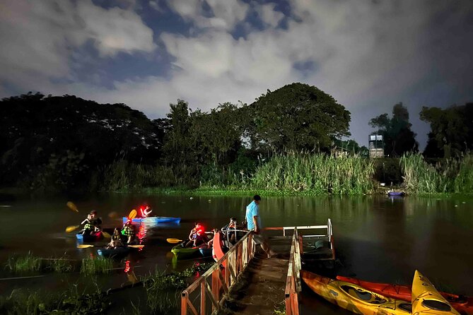 Chiang Mai: Kayak Under the Stars – 6 km to the Heart of the City - Guide style and group size: why max 15 changes the experience