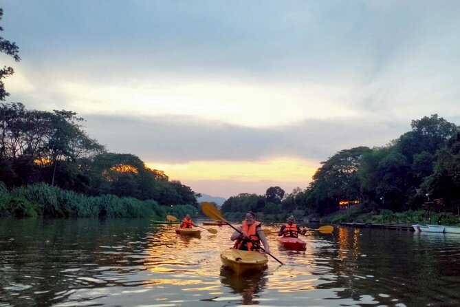 Chiang Mai: Kayak Under the Stars – 6 km to the Heart of the City - Meeting point and pre-ride setup: get oriented fast