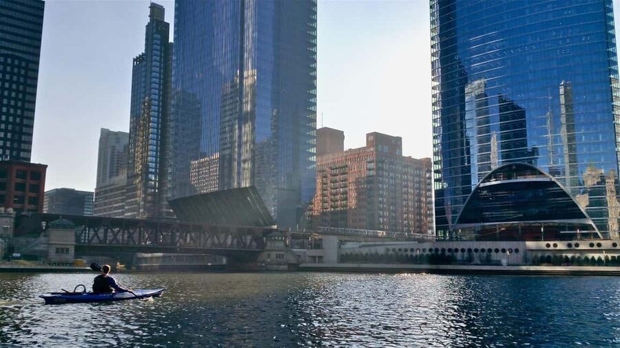 Chicago: 2-Hour Downtown Kayak Rental - Downtown kayaking: what the route feels like