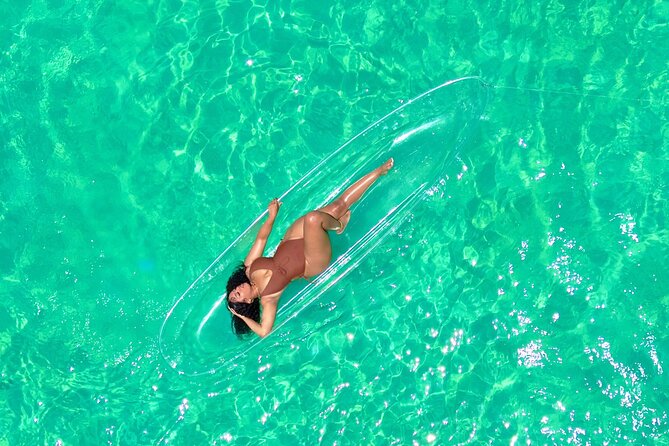 Clear kayak photoshoot Nassau Bahamas. - The kayak session: how a short shoot still looks cinematic