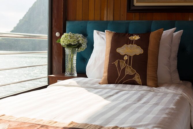 CozyBay Boutique 2D1N Kayak, Swiming ,Titop, Cave, Expressway way - Guides and onboard tone: small touches that can make or break the day