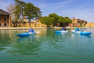 Cultural Kayak Tour: Discovering the City’s Canals - The 80-minute flow: rowing-club intro, coaching, then real canal time