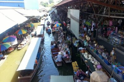 Damnoen Saduak Floating Market & Paddle Boat Adventure - Stop 1: Coconut sugar farm with tasting and quick shopping