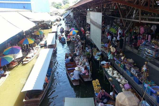 Damnoen Saduak Floating Market & Paddle Boat Adventure - Stop 1: Coconut sugar farm with tasting and quick shopping