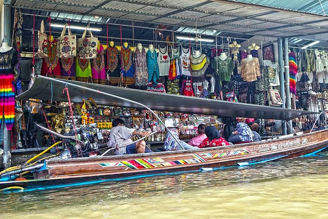 Damnoen Saduak Floating Market with Paddle Boat Ride (ex Bangkok) - Paddle boat ride around Damnoen Saduak: boat traffic and how to stay comfortable