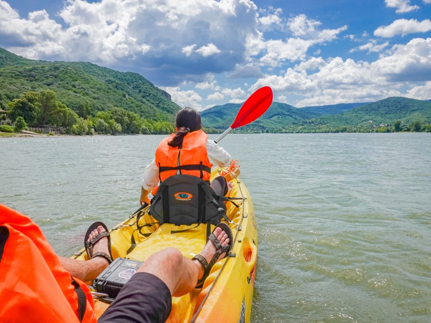 Danube Bend Hiking and Kayaking Adventure - Getting to the River: Safety Briefing and Real Technique Before Paddling