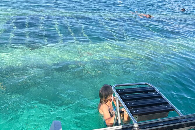 Day Lagoon 100% Sailing stops Snorkelling Paddle - Snorkel stop at the wreck: your best chance to spot fish