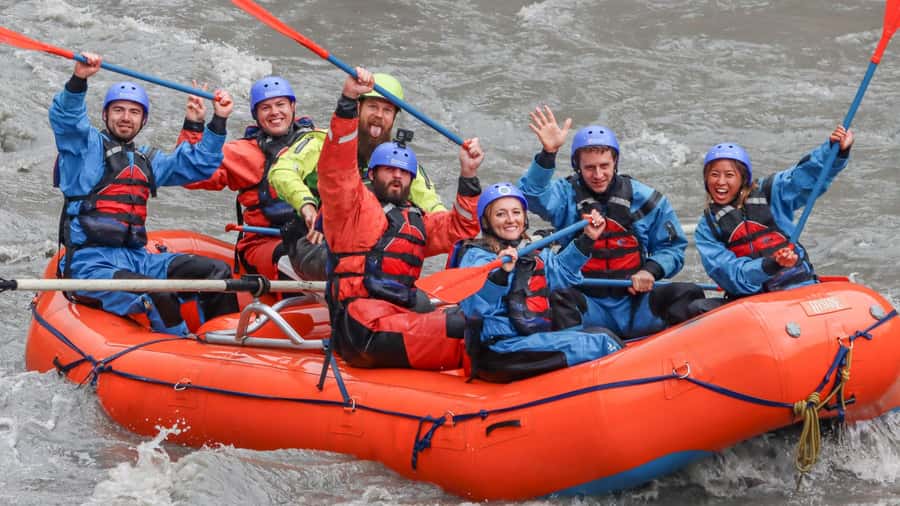 Denali, Alaska: Canyon Wave Raft Class III-IV Paddle/Oar - Safety and instruction: what your guide will handle (and what you should do)