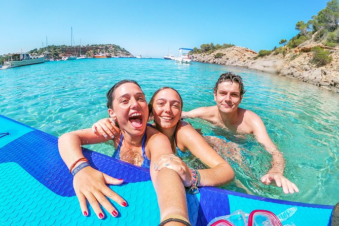 Discover the best corners of the island in paddle surf - What the Small-Group Vibe Feels Like