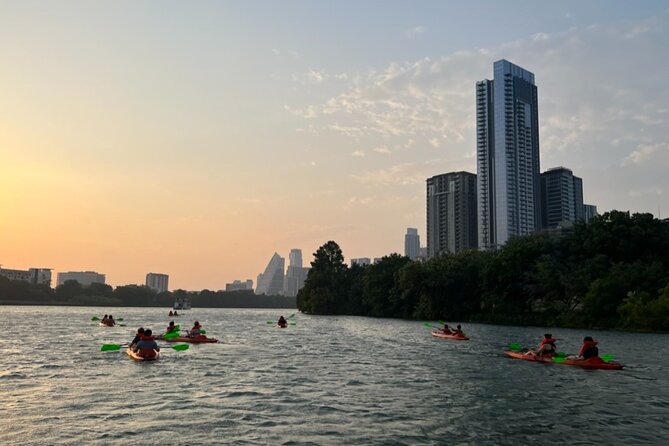 Downtown Austin Sunset Kayak Tour with 1.5 Million Bats - Stop-By-Stop Pacing: How the Evening Feels in Real Time
