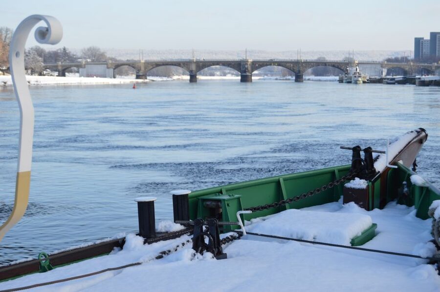 Dresden: Paddle Steamer Winter Cruise to Pillnitz - From Piers 1–7 Under the Brühlsche Terrasse: Getting In Without Stress