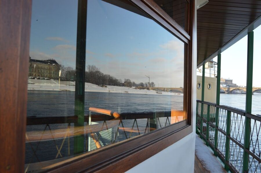Dresden: Paddle Steamer Winter Cruise to Pillnitz - Pillnitz Castle in Winter: A Christmas Garden by the Elbe