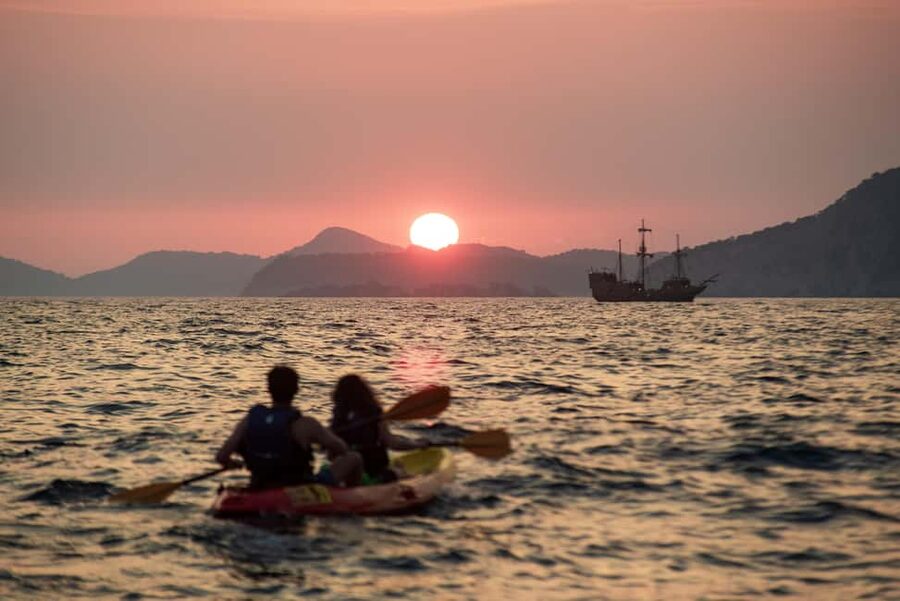 Dubrovnik: Sunset Kayaking and Snorkeling Tour - Sunset Kayaking in Dubrovnik: Why This Trip Feels Different