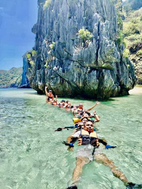 El Nido: Big Lagoon Kayaking & Island Adventure - Big Lagoon kayaking: calm water, big scenery
