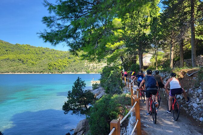 Elafiti Islands Sea kayaking: Full-Day Bike and Kayak tour on Lopud and Šipan - Lunch Options in Luka Sipanska: How to Eat Without Losing the Day