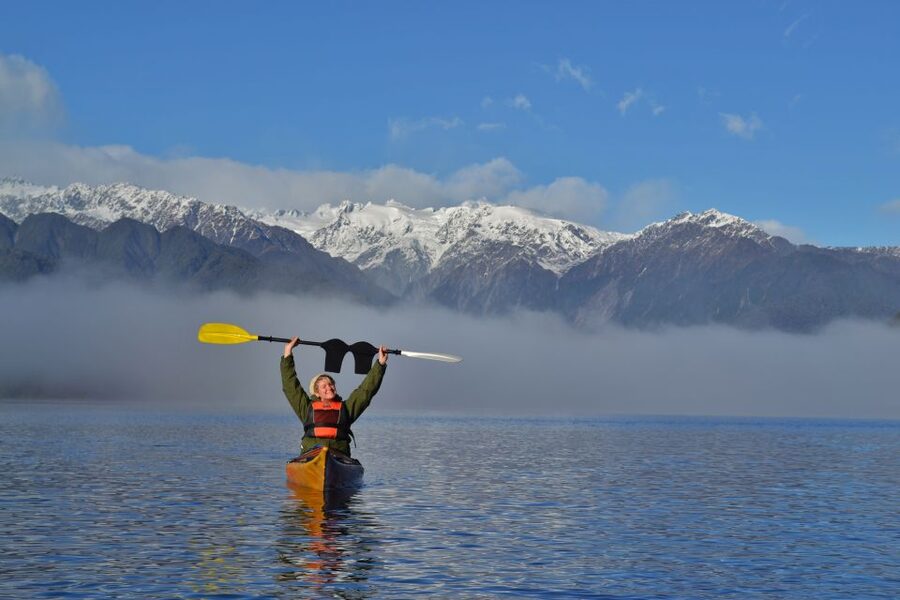 Franz Josef: 3-Hour Kayak Tour on Lake Mapourika - Southern Alps and glacier views: reflections, clouds, and the photo strategy